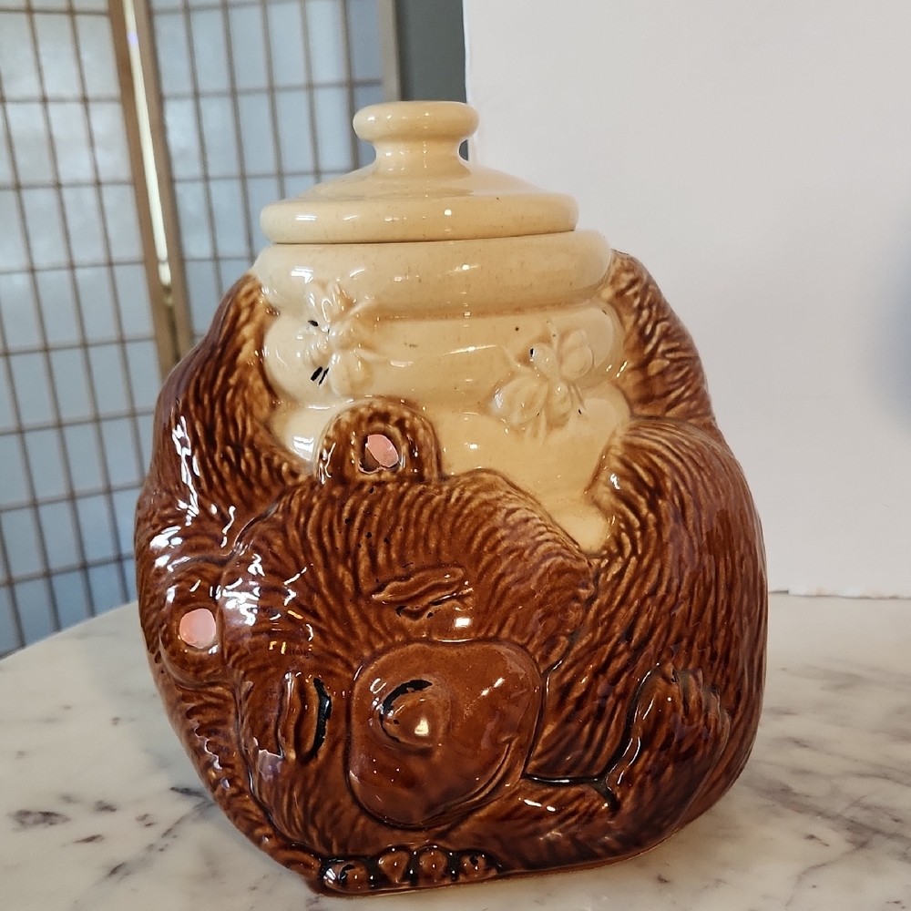 Vintage | Mc Coy Bear Sleeping | Bee's Ceramic Cookie Jar Made U S A